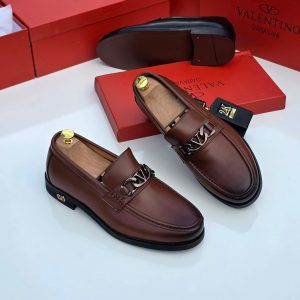 Chain Hardware Leather Loafers