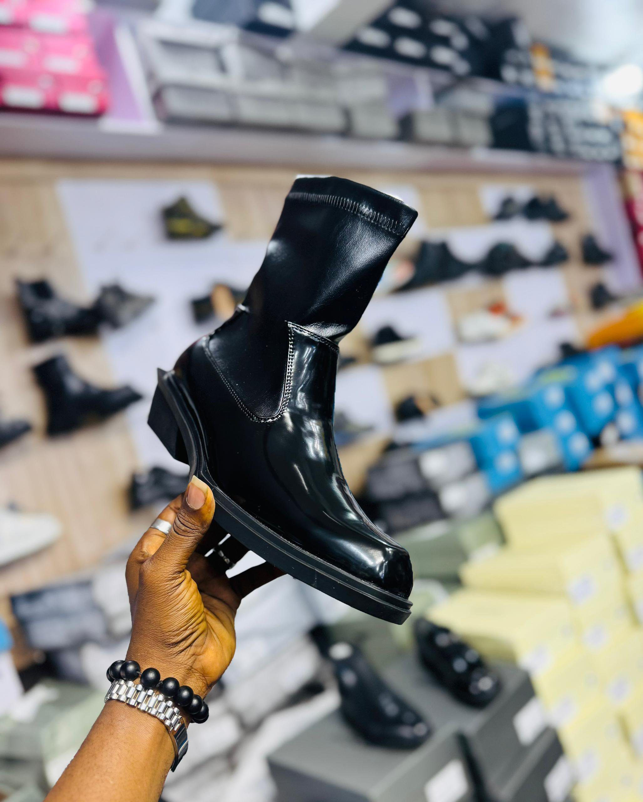 High-Top Leather Chelsea Sock Boots / Angular Heel Ankle Boots