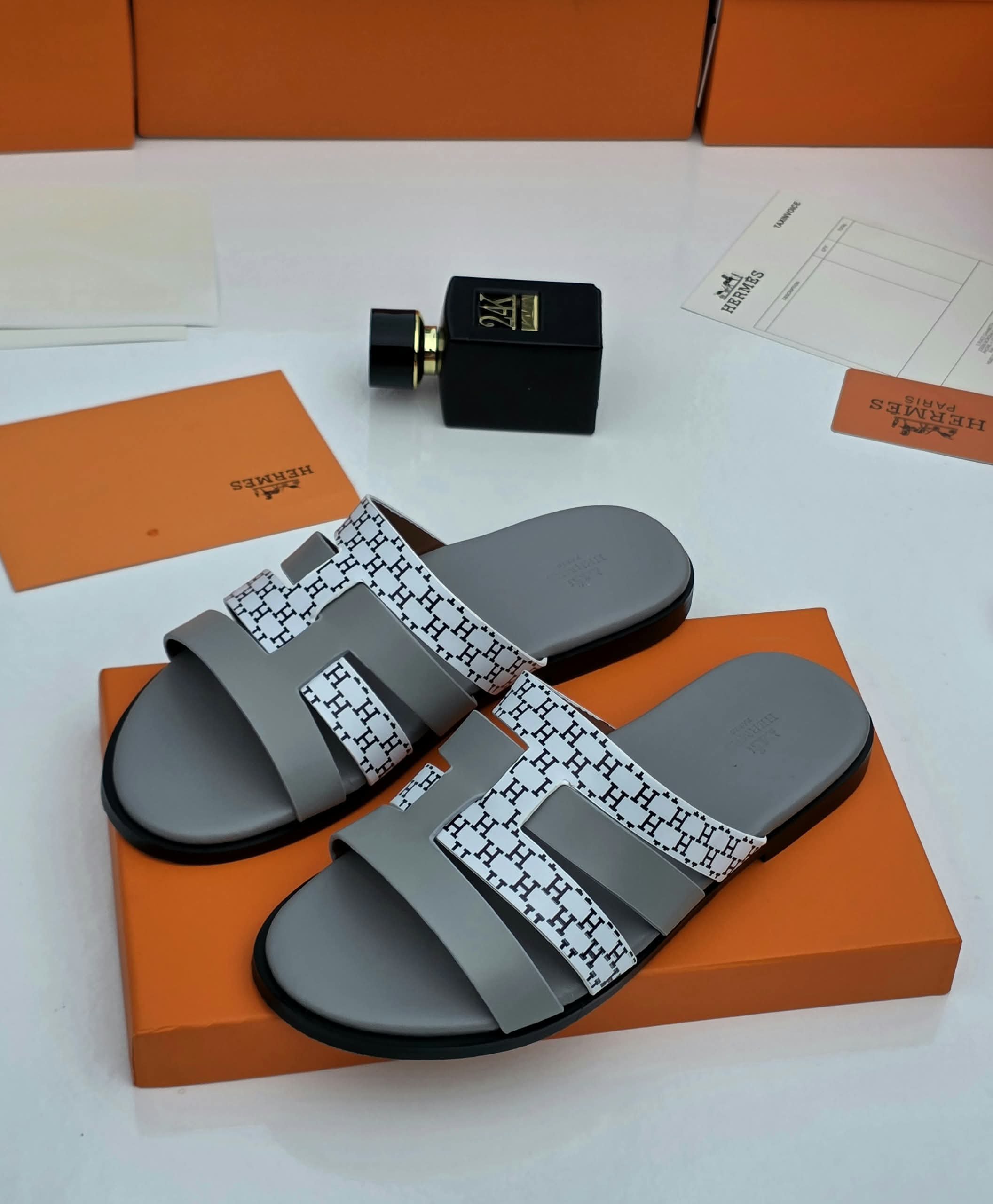 Hermès Izmir Graphic Monogram Pam Slippers - Image 2