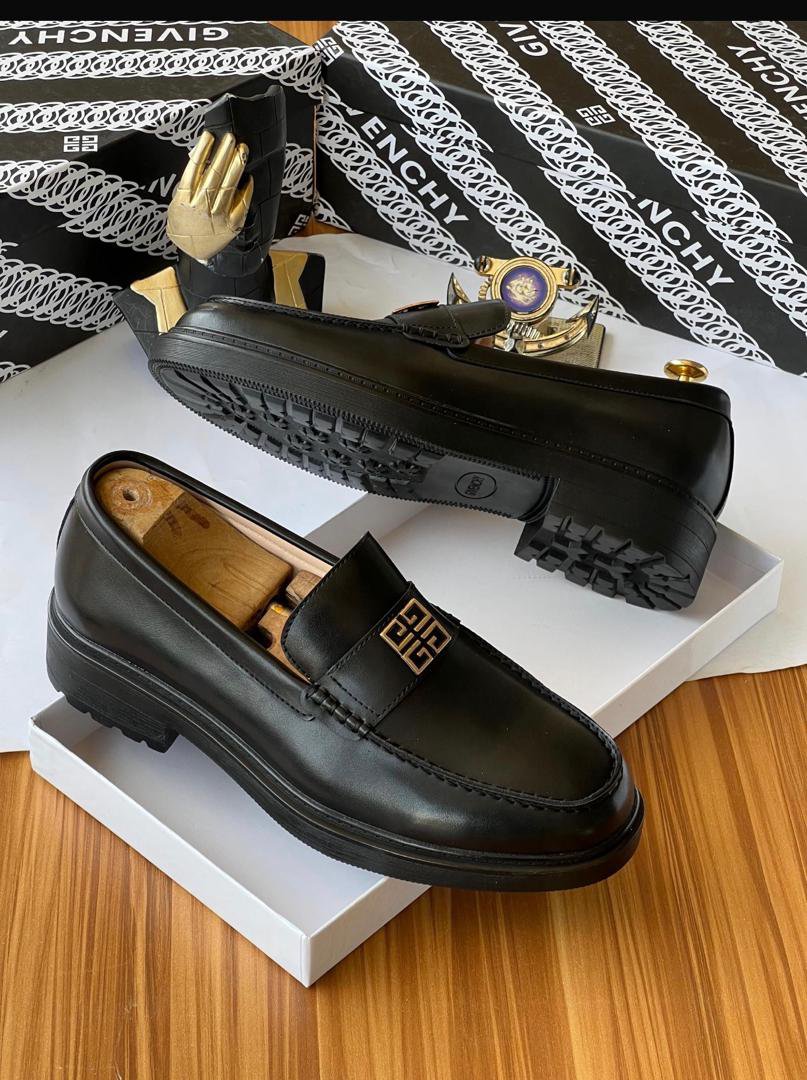 Givenchy 4G Emblem Smooth Leather Lug-Sole Loafers